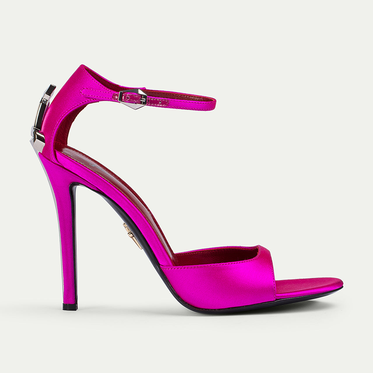 DAGGER HEEL