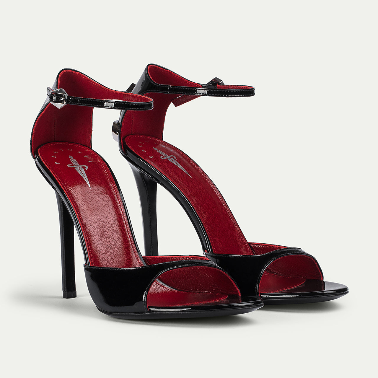 DAGGER HEEL