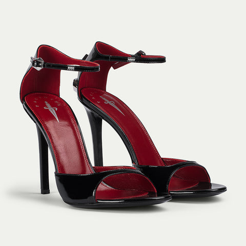 DAGGER HEEL